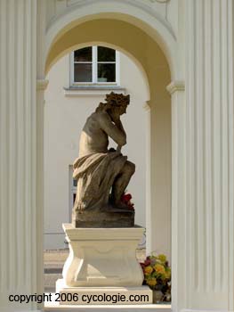 statue close up